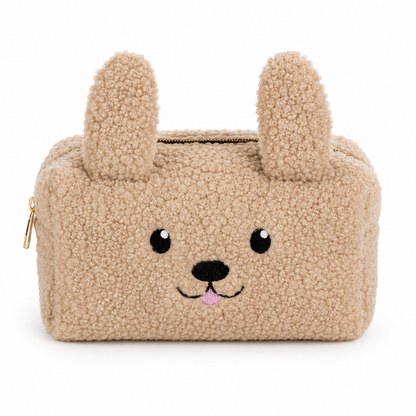 Плюшен несесер кученце с дълги уши и цип на бял фон